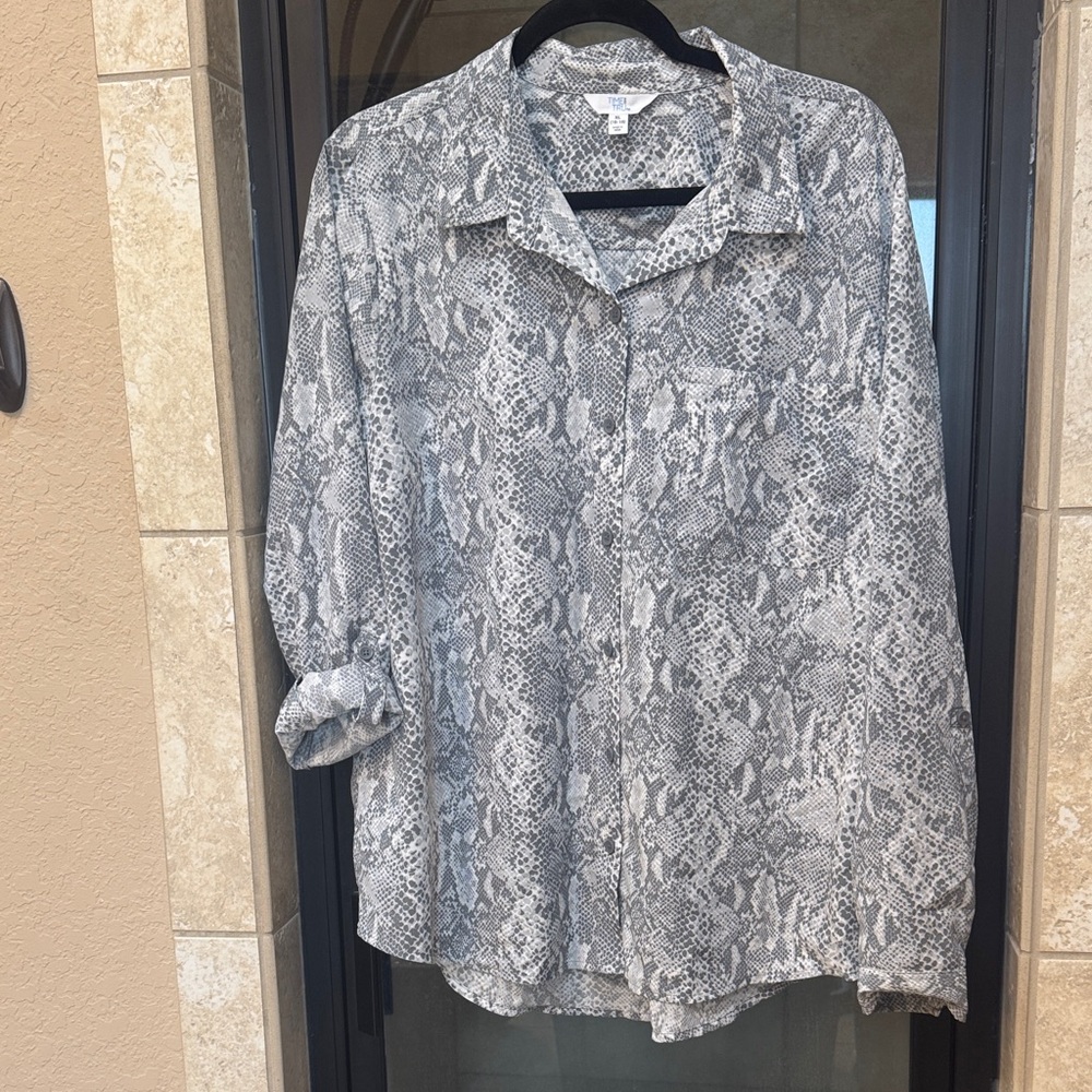 Time and Tru Black and Gray Snake Print Shirt